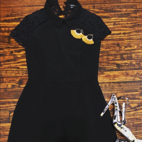 Black shorts romper with collar and open back - Picture 1 of 2